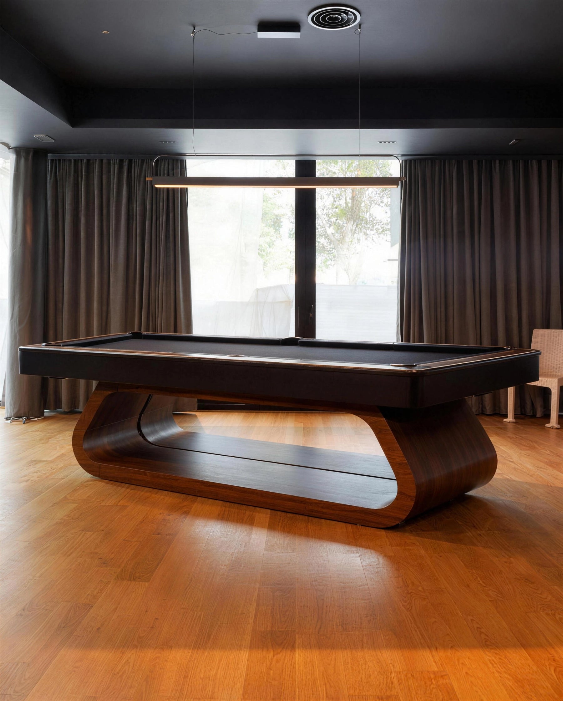 Negroni top on Takamaka Pool Table in a room setting